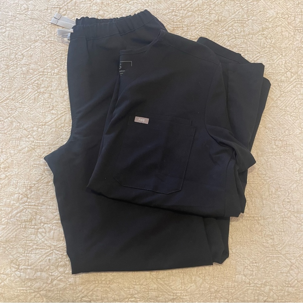 NWOT Black M Figs Leon + Pisco